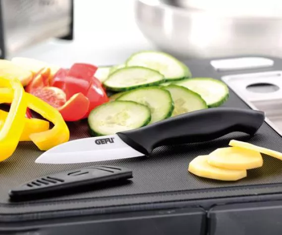 Bild: Unverzichtbare Must-Haves von GEFU für jeden Tag: Keramik-Messer und Multifunktionsschere