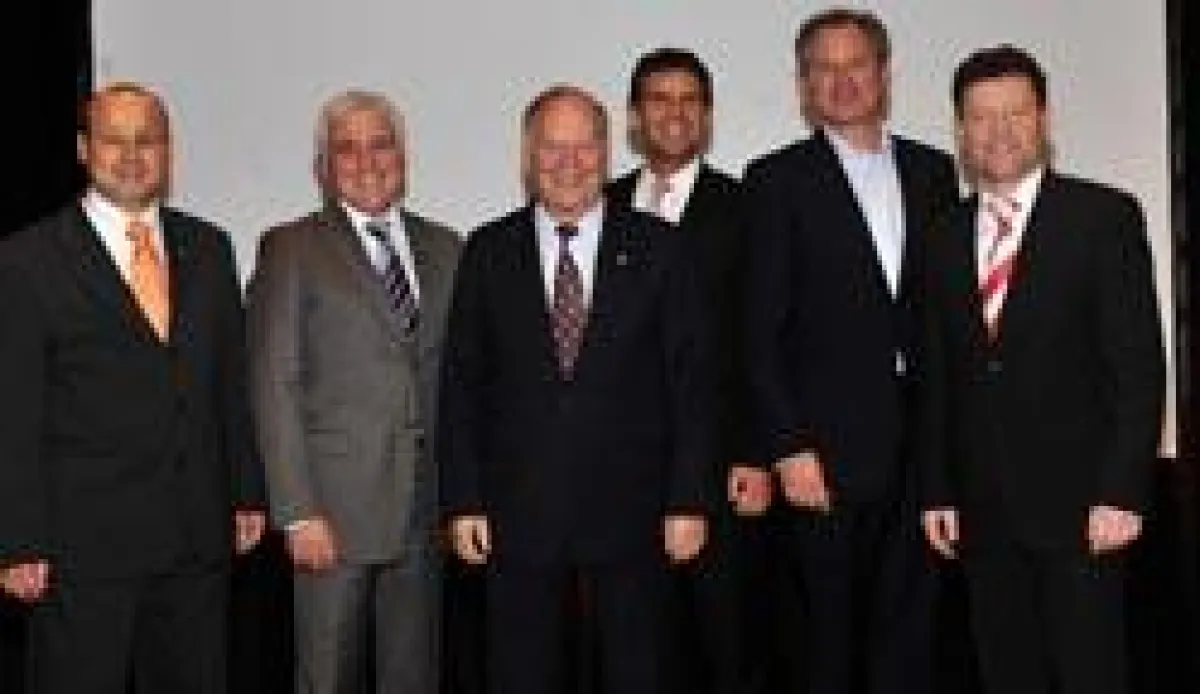 DFV - Vorstand: Dieter Fröhlich (vorn Mitte) für die vierte Amtszeit bestätigt