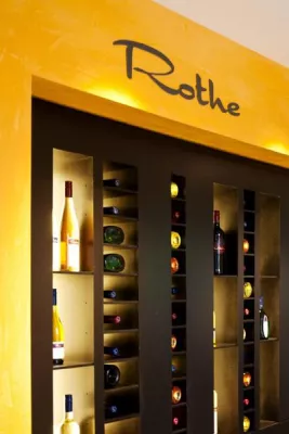 Bild: Natur auf feinste Art Vinothek für Bio-Wein mit ökologischen Lehmfarben von Volvox