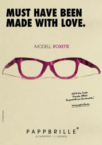 Bild: Berliner Designer kreiert die Brille aus Pappe
