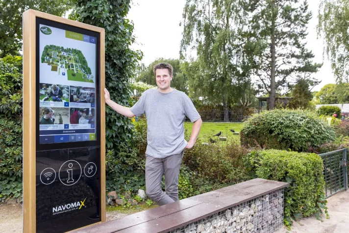 Digitales Informationsdisplay NAVOMAX® im Tierpark Gettorf feiert einjähriges Jubiläum Bild: Digitales Informationsdisplay NAVOMAX® im Tierpark Gettorf feiert einjähriges Jubiläum