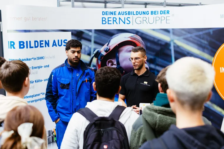 Bild: 85 Schülerinnen und Schüler kamen am Tag der Gebäudetechnik NRW zur Berns Gruppe