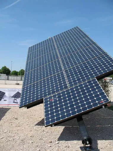 Bild: EU PVSEC: Mp-tec stellt zweite Generation der Nachführanlage "Skytrap" vor