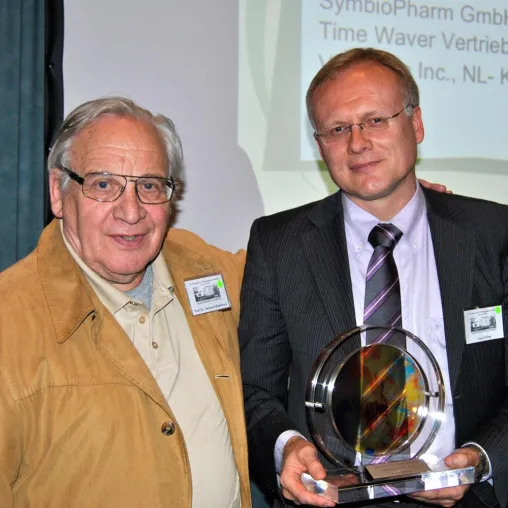 Bild: Viabiona Wissenschaftspreis Mikronährstoffe 2013 an Uwe Gröber