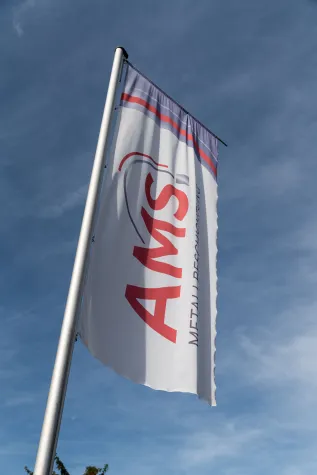 Bild: Zukunftsorientiert und attraktiv: AMS Metallbeschichtung als "Arbeitgeber der Zukunft" ausgezeichnet