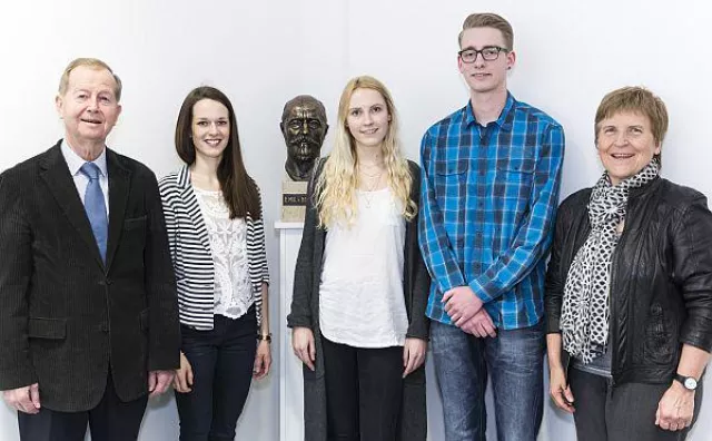 Bild: Medizinstudierende aus Marburg und Gießen erhalten „Stipendium für Abiturbeste“