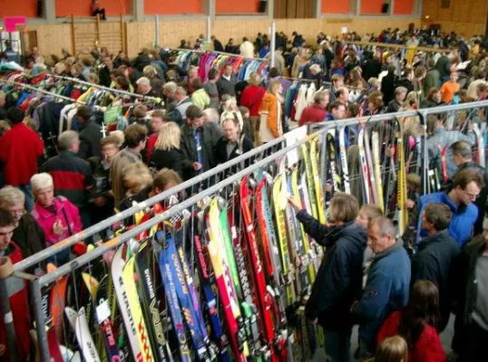 Bild: Traditioneller Wintersport-Secondhandmarkt markiert Saisonauftakt für den Skiwinter 2012/2013