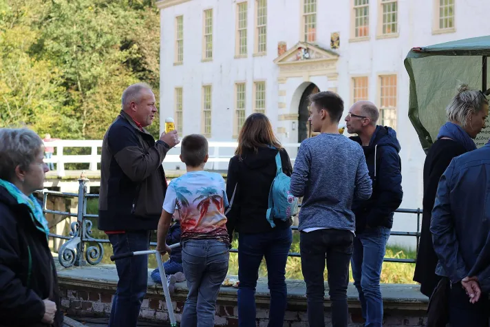 Bild: Kunst- und Handwerkermarkt am Ostersonntag 21.4.2019 in Dornum