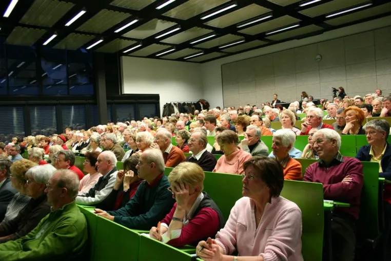 GenerationenHochschule bricht alle Teilnehmerrekorde - Vortrag zum Thema „China – Kurios und bedrohlich?“ Bild: GenerationenHochschule bricht alle Teilnehmerrekorde - Vortrag zum Thema „China – Kurios und bedrohlich?“