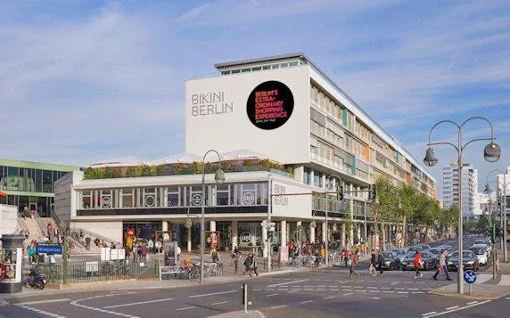 Bild: BIKINI BERLIN begrüßt neue POP-UP-STORES POP UP FASHION BERLIN – LAMBERT – BUCHSTABENMUSEUM SHOP
