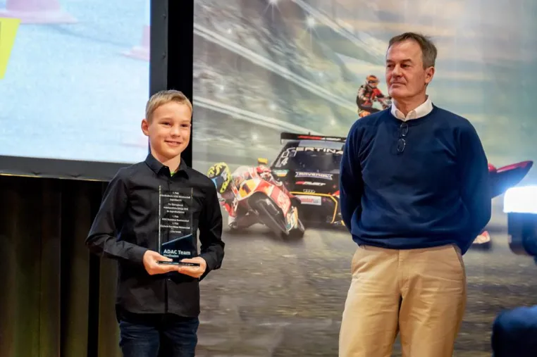 Bild: Louis Arnold vom ADAC Nordbaden e.V. geehrt