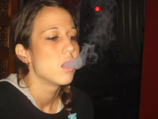 Bild: "Rauchst du?" "Nur Marihuana" - Interviews mit Jugendlichen über ihren täglichen Drogenkonsum