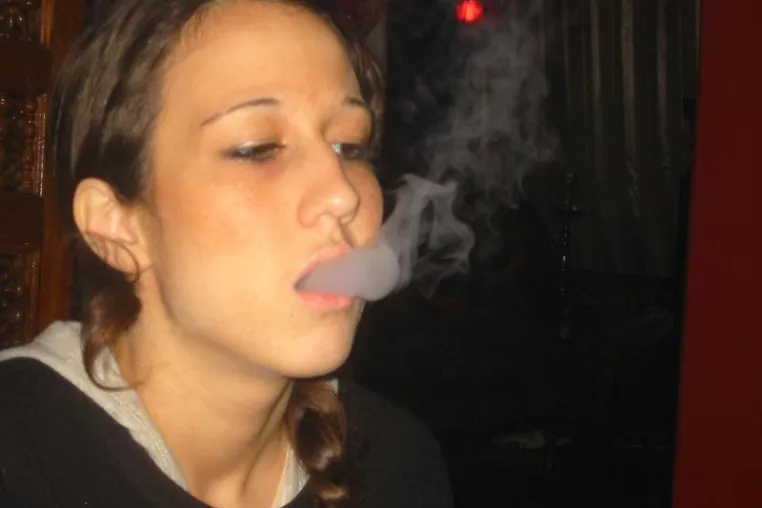 Bild: "Rauchst du?" "Nur Marihuana" - Interviews mit Jugendlichen über ihren täglichen Drogenkonsum