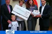 Carboo4U überreicht Spendensumme aus der Aktion beim METRO Group Marathon an das Kinderhospiz Regenbogenland Bild: Carboo4U überreicht Spendensumme aus der Aktion beim METRO Group Marathon an das Kinderhospiz Regenbogenland