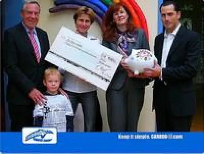 Carboo4U überreicht Spendensumme aus der Aktion beim METRO Group Marathon an das Kinderhospiz Regenbogenland Bild: Carboo4U überreicht Spendensumme aus der Aktion beim METRO Group Marathon an das Kinderhospiz Regenbogenland