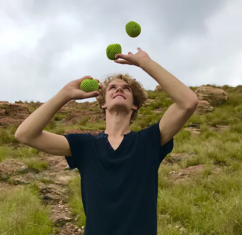 Deutscher Rekord-Jongleur steht mit 20 Jahren im Guinnessbuch Bild: Deutscher Rekord-Jongleur steht mit 20 Jahren im Guinnessbuch