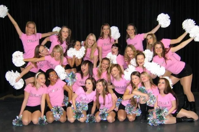 Rudower Cheerleader feiern mit Mannheimern die Doppelmeisterschaft im Hallenhockey Bild: Rudower Cheerleader feiern mit Mannheimern die Doppelmeisterschaft im Hallenhockey