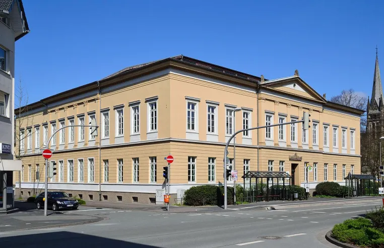 Bild: Nesar schafft Mega-Abi mit 0,8: "Das Bild des faulen Migranten muss aus den Köpfen"