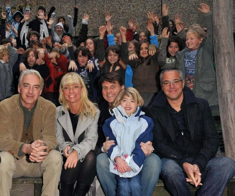 Kinderschutzengel-Botschafter Wolfgang Bahro, Christoph M. Ohrt und Charles Rettinghaus zusammen mit Jacqueline Boy und Sandra starten das Kunstprojekt!