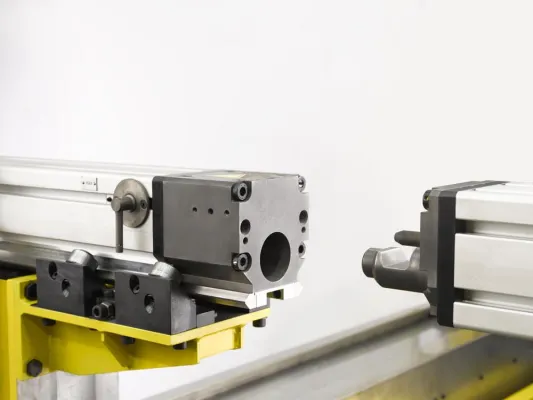 Bild: JAKOB Antriebstechnik präsentiert neuartige Greiferschienenkupplungen auf der EuroBlech 2010