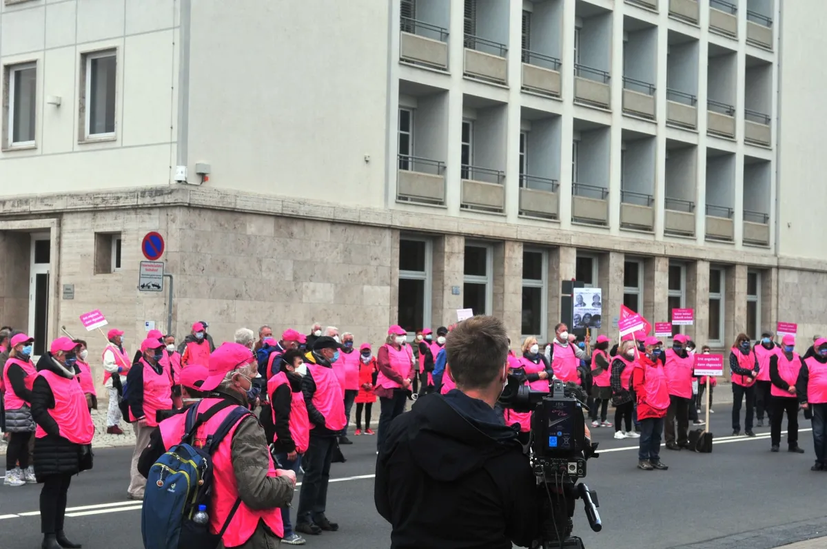 Von der 1. Mai-Kundgebung 2021 des DVG vor dem Thüringer Landtag. (© Quelle: DVG – K-media & PR, Thomas Kießling)