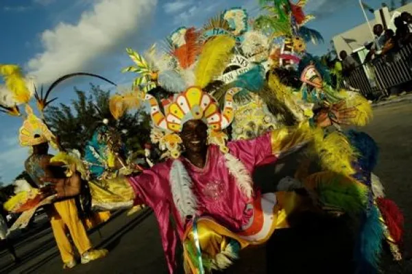 Bild: Fröhlich, bunt, ansteckend: Ausgelassene Stimmung beim Bahamas Junkanoo Sommerfestival 2007