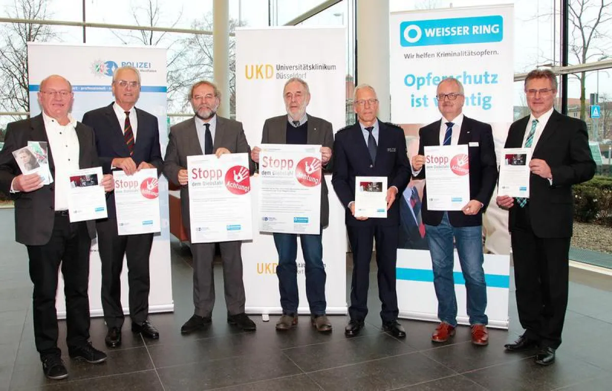 : Vertreter des Universitätsklinikums Düsseldorf, der Polizei Düsseldorf und des Weissen Rings wollen gemeinsam die Anzahl von Diebstählen im Krankenhaus reduzieren. (Foto: UKD/Timmermann)