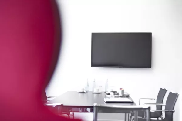 Bild: Experten-Runde bei Koschany + Zimmer Architekten KZA: „Umgang mit Büroflächen - im Kleinen und im Großen“