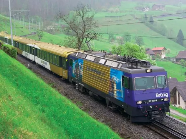 Bild: Mit dem goldenen Zug durch die Schweiz