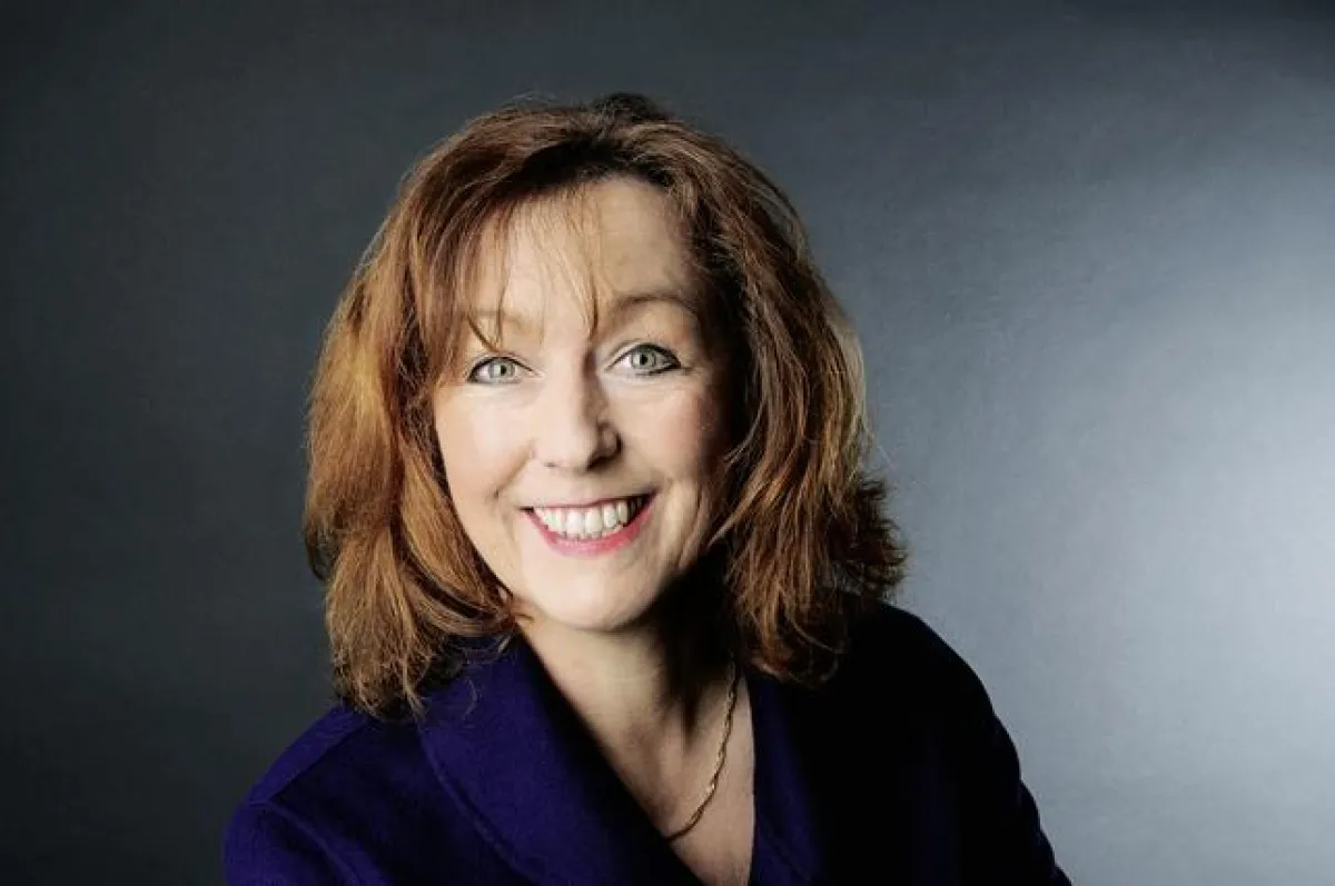 Gabriele Schulze, Geschäftsführerin und Inhaberin von marketing4results moderiert die Podiumsdiskussion gewohnt spitz