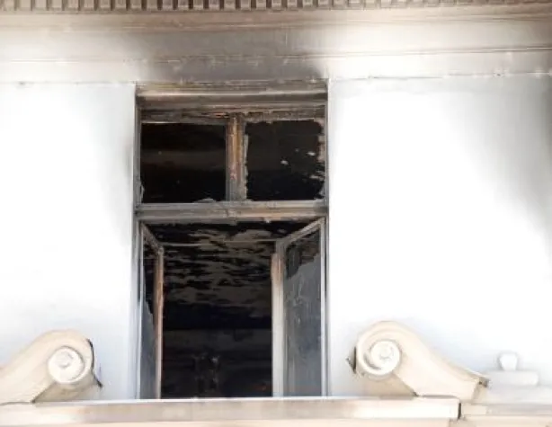 Bild: Nicht nur an Weihnachten: Wer zahlt die Brandschäden, wenn es in der Wohnung gebrannt hat?