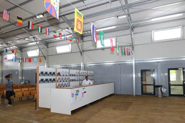 Bild: Leichtbauhallen für neues Flüchtlingszentrum in München