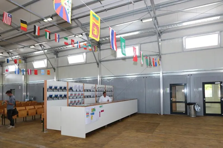 Leichtbauhallen für neues Flüchtlingszentrum in München Bild: Leichtbauhallen für neues Flüchtlingszentrum in München