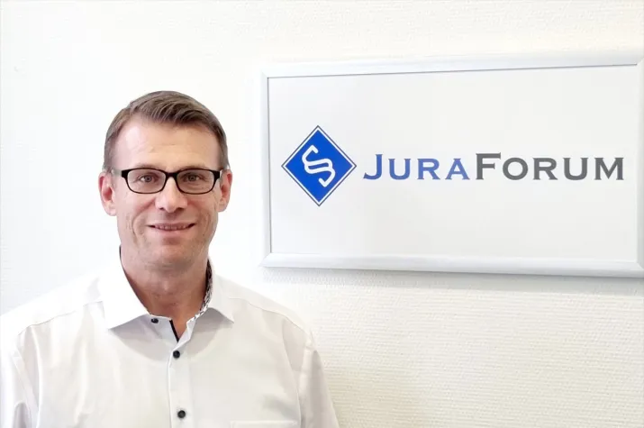 Bild: JuraForum.de als Dauer-Branchensieger bei Kundenzufriedenheit von FOCUS MONEY ausgezeichnet