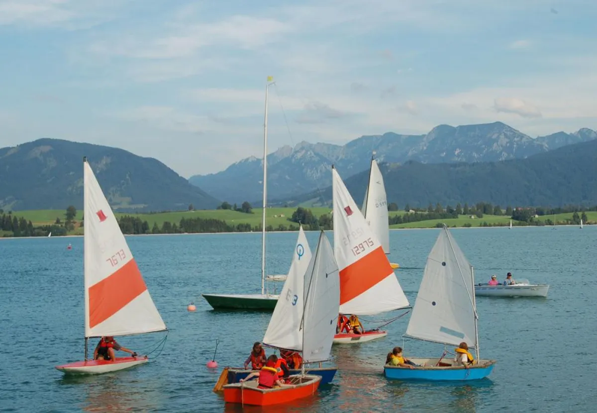 Segelkurs mit Englisch-Unterricht am Forggensee