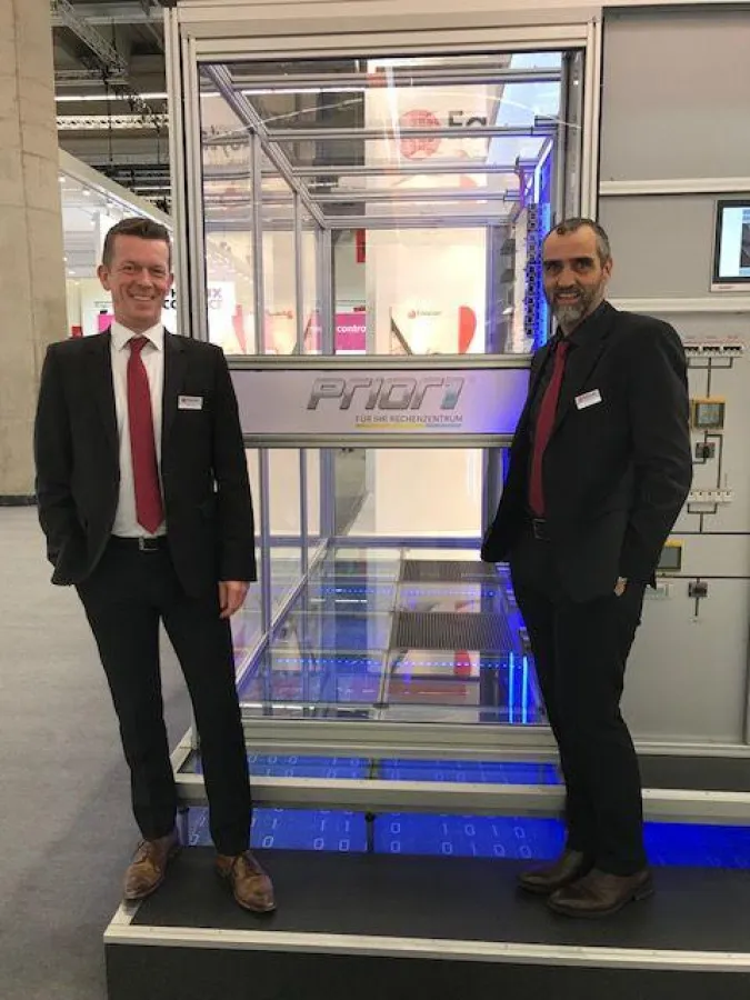 Oliver Fronk und Stefan Maier stellen auf der it-sa den Smart Cage vor