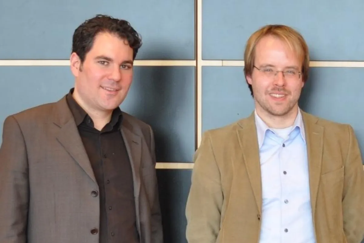 Oliver Frederik Hahr (l.) von oha communication begleitet den Software-Cluster zur CeBIT 2012. Recht