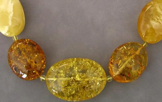 Bild: Jetzt Naturbernstein als handgefertigter Schmuck im Onlineshop "steinquell"