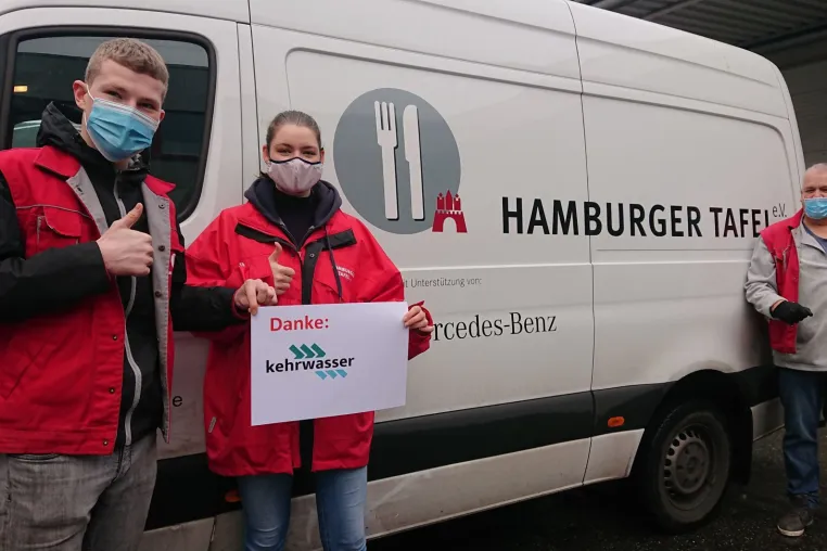Bild: Kehrwasser unterstützt die Hamburger Tafel mit einer Weihnachtsspende