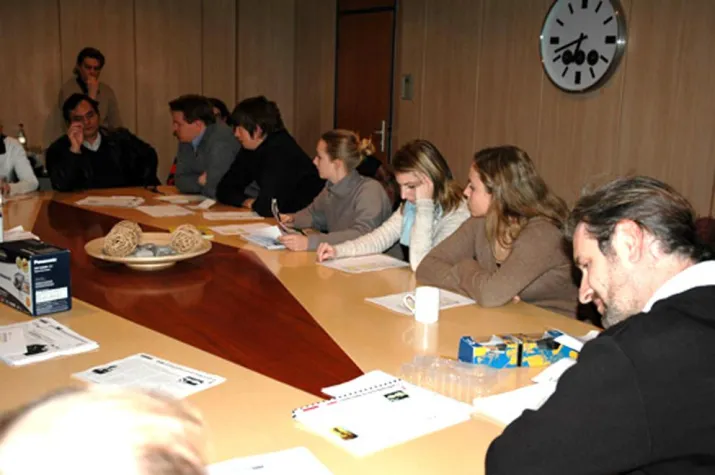 RFH-Studenten vor Ort bei Burda in München Bild: RFH-Studenten vor Ort bei Burda in München