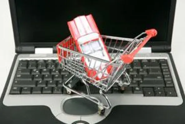 Bild: Ältere Autofahrer informieren sich beim Autokauf anders als jüngere nur selten im Internet