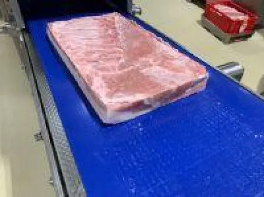 Bild: Klare Frostkante für perfekte Schweinebauch-Produkte