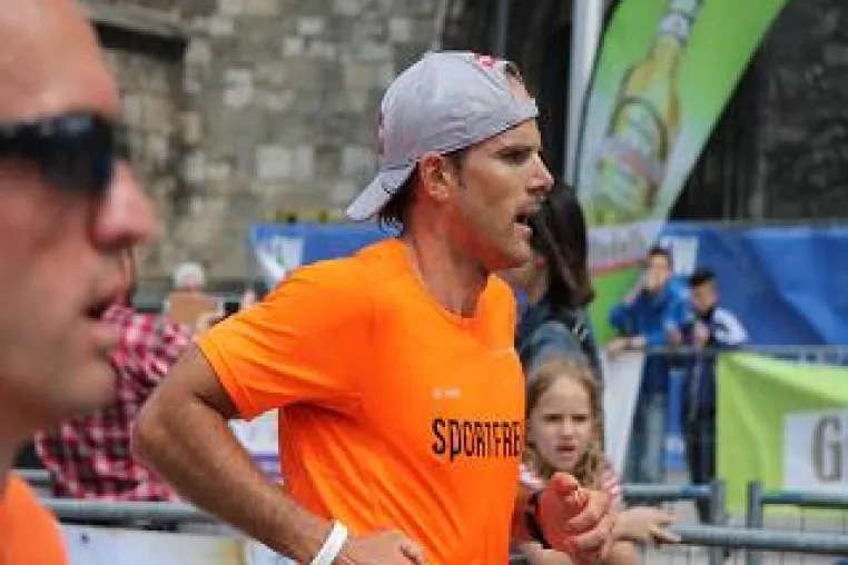 Daniel Unger trainiert mit RSQ-ID Notfallarmband Bild: Daniel Unger trainiert mit RSQ-ID Notfallarmband