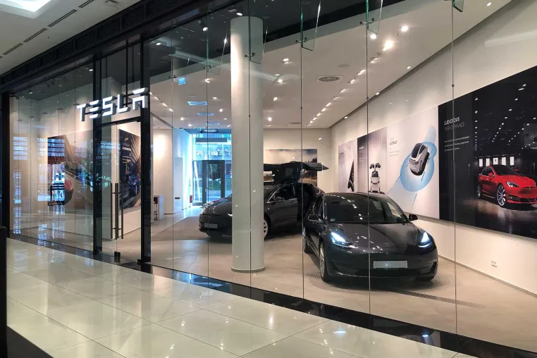 Mall of Berlin: Tesla eröffnet neue Filiale Bild: Mall of Berlin: Tesla eröffnet neue Filiale