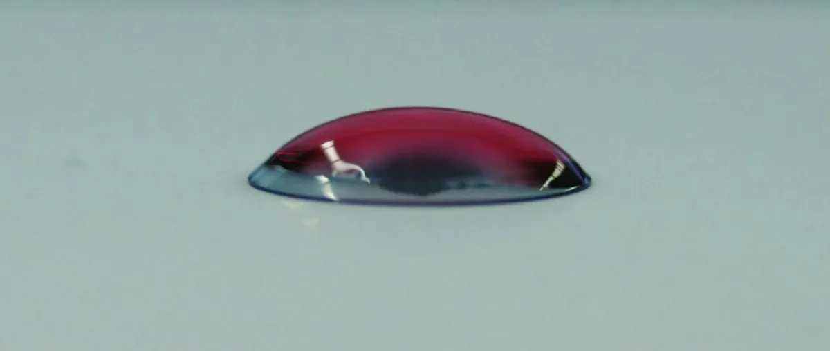 Kontaktlinse nach Plasmabehandlung hydrophil