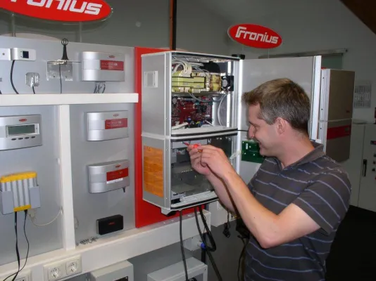 Bild: Weitere Qualitätsauszeichnung für Enerix durch führenden Wechselrichterhersteller