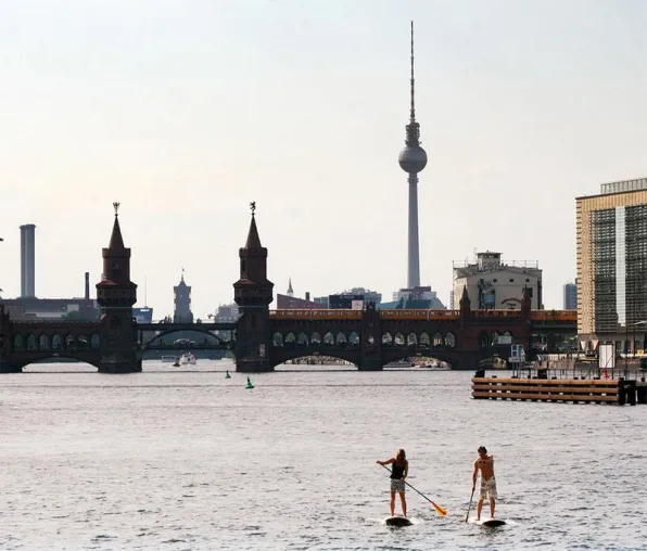 Trendsport Stand Up Paddling - Erlebe Berlin von seiner schönsten Seite Bild: Trendsport Stand Up Paddling - Erlebe Berlin von seiner schönsten Seite