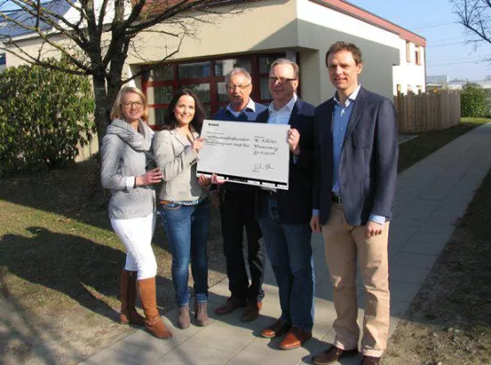 Bild: Internet fürs Internat: Schindler Parent spendet 1.500 Euro für das Ravensburger Berufsbildungswerk