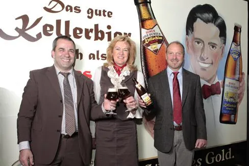 Ein ehrliches dunkles Kellerbier: „Malzig und süffig“ NEU: Gold Ochsen Kellerbier Dunkel naturtrüb Bild: Ein ehrliches dunkles Kellerbier: „Malzig und süffig“ NEU: Gold Ochsen Kellerbier Dunkel naturtrüb