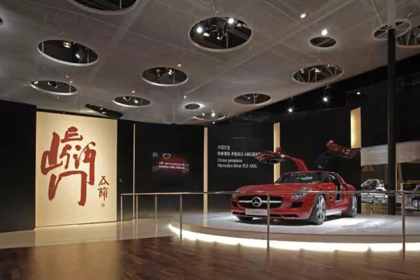 Bild: Ambrosius & Sohn hat Messestand Mercedes-Benz/Maybach auf Auto China 2010 in Beijing gebaut